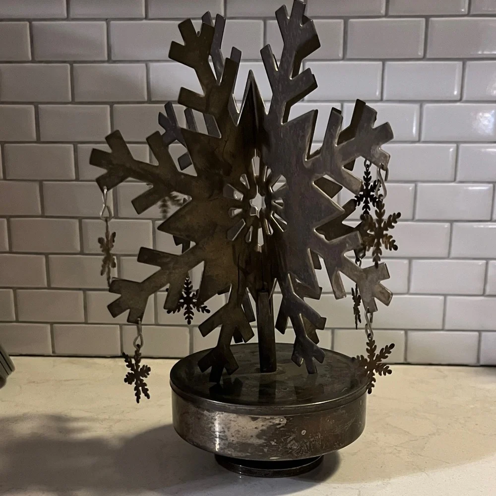 Vintage Metal Silver Snowflake Musicbox Decor - Picture 1 of 17